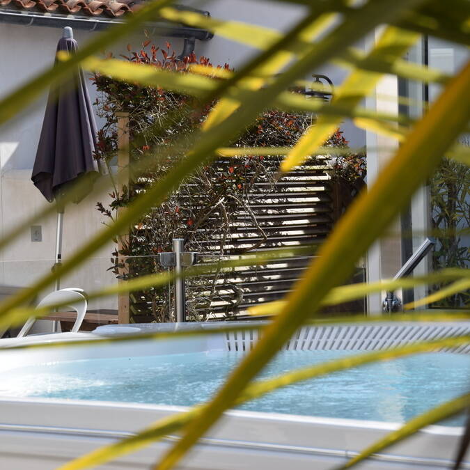 ile de re location de maison de vacances avec piscine de nage jacuzzi