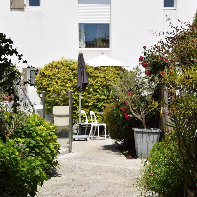 ile de re location saisonnière avec piscine et jacuzzi 